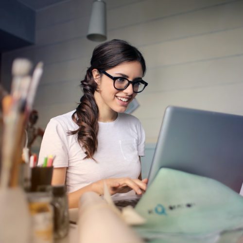 photo-of-woman-using-her-laptop-935756 photo-of-woman-using-her-laptop-935756